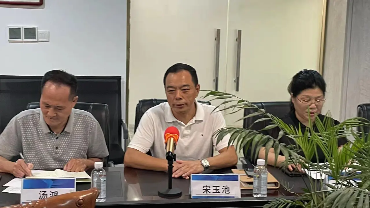 江陵县招商代表团来访我公司