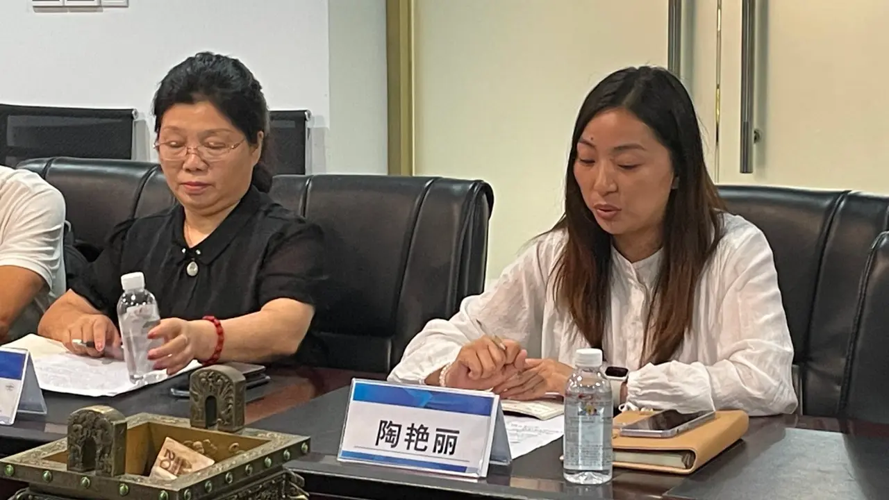 江陵县招商代表团来访我公司