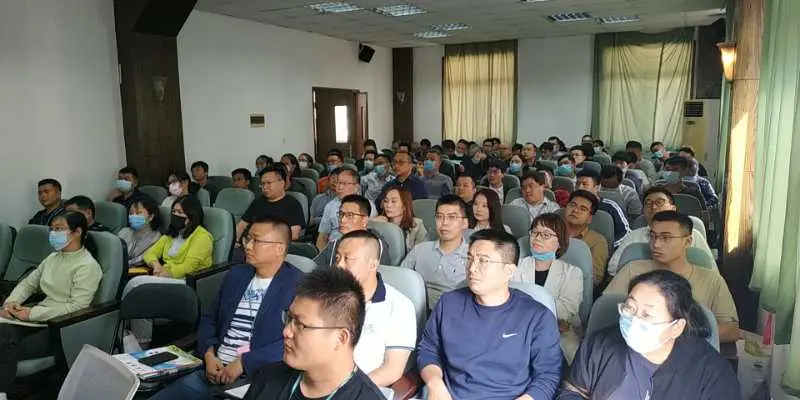 Yuan Junjie discursa no 21º Programa Nacional de Treinamento em Tecnologia e Aplicações de Pigmentos Orgânicos