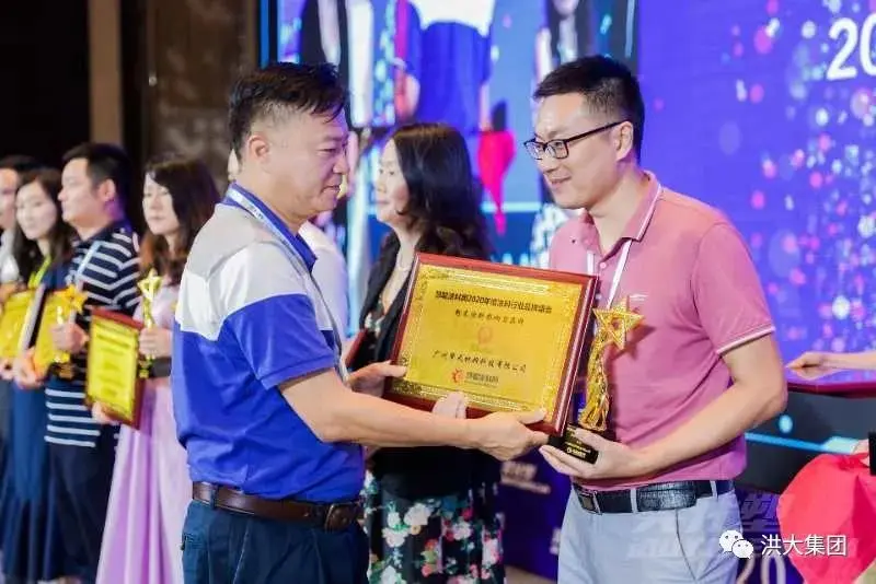 El presidente Yuan Junjie asiste a la Cumbre de Recubrimientos de China 2020 y la Cumbre de la Industria de Impermeabilización
