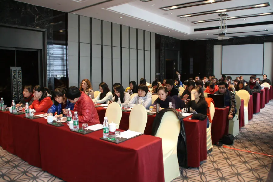 Hongda gelar rapat rangkuman tahunan dan penghargaan 2013